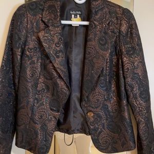 Dress up a Saturday night with this Spectacular jacket.